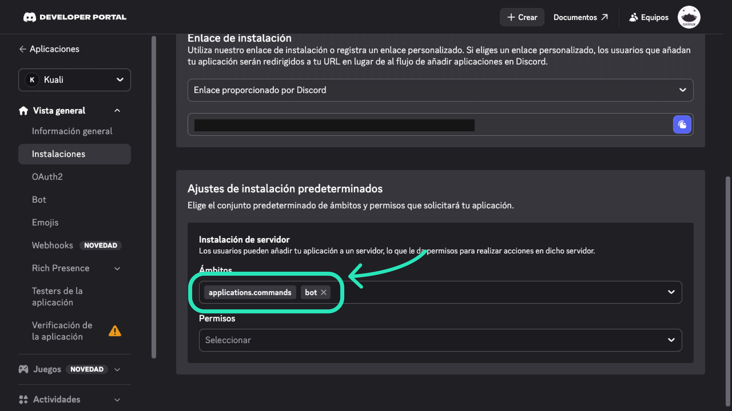 Ámbitos applications commands y bot seleccionados en Discord